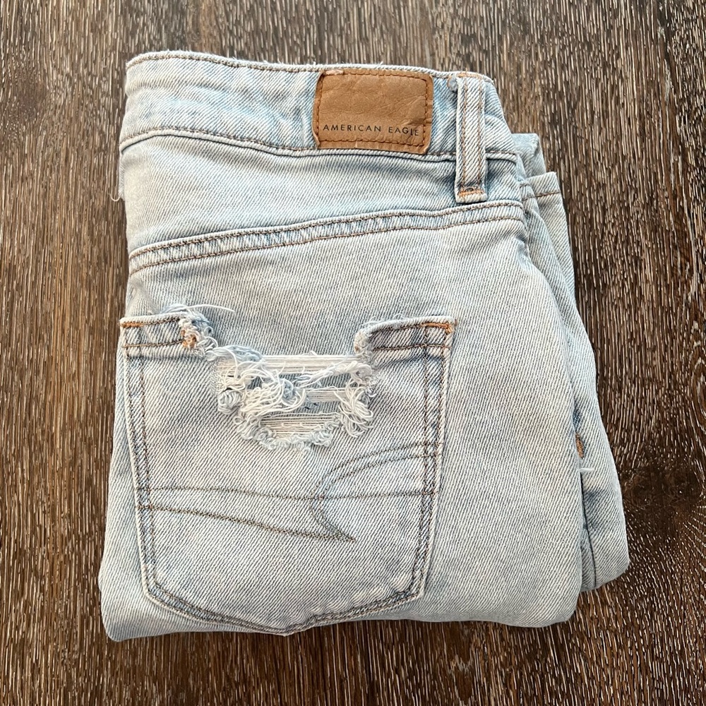 American Eagle Distressed Denim Women’s Mom Jeans Size 4